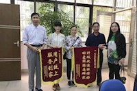 這兩面錦旗的背后，是對“群眾利益無小事”的堅守