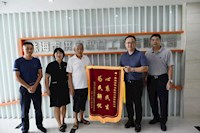 搶修污水管為民解憂，居民夸贊送錦旗